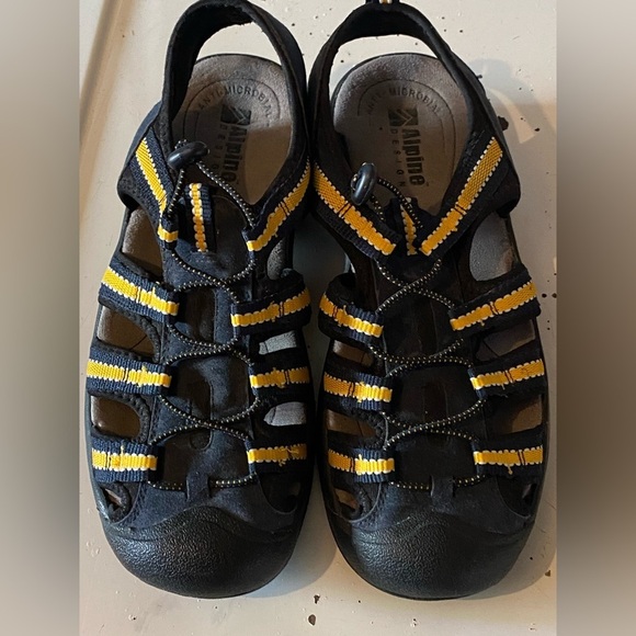 Alpine Design Other - Alpine Design Hiking Sandals